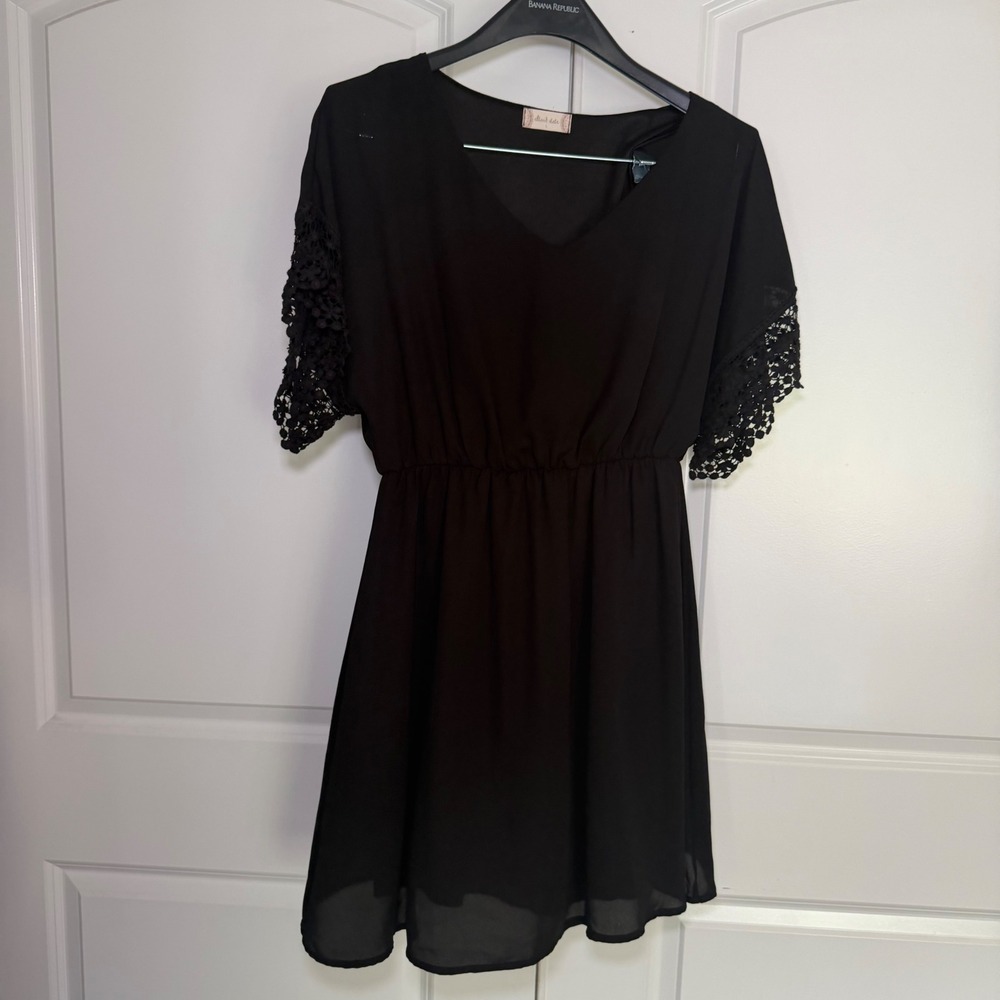 Altar'd State Black Crochet Lace Sleeve V-Neck Elastic Waist Mini Dress Large
